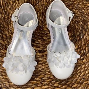 White Shoes with flowers and pearls